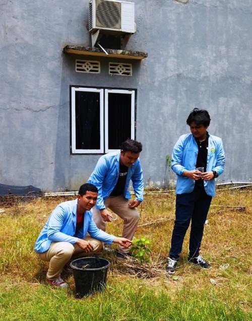 KKN Balek Kampung Mahasiswa UNRI di Labuh Baru Barat, Sosialisasikan Prokes dan Hijaukan Lingkungan